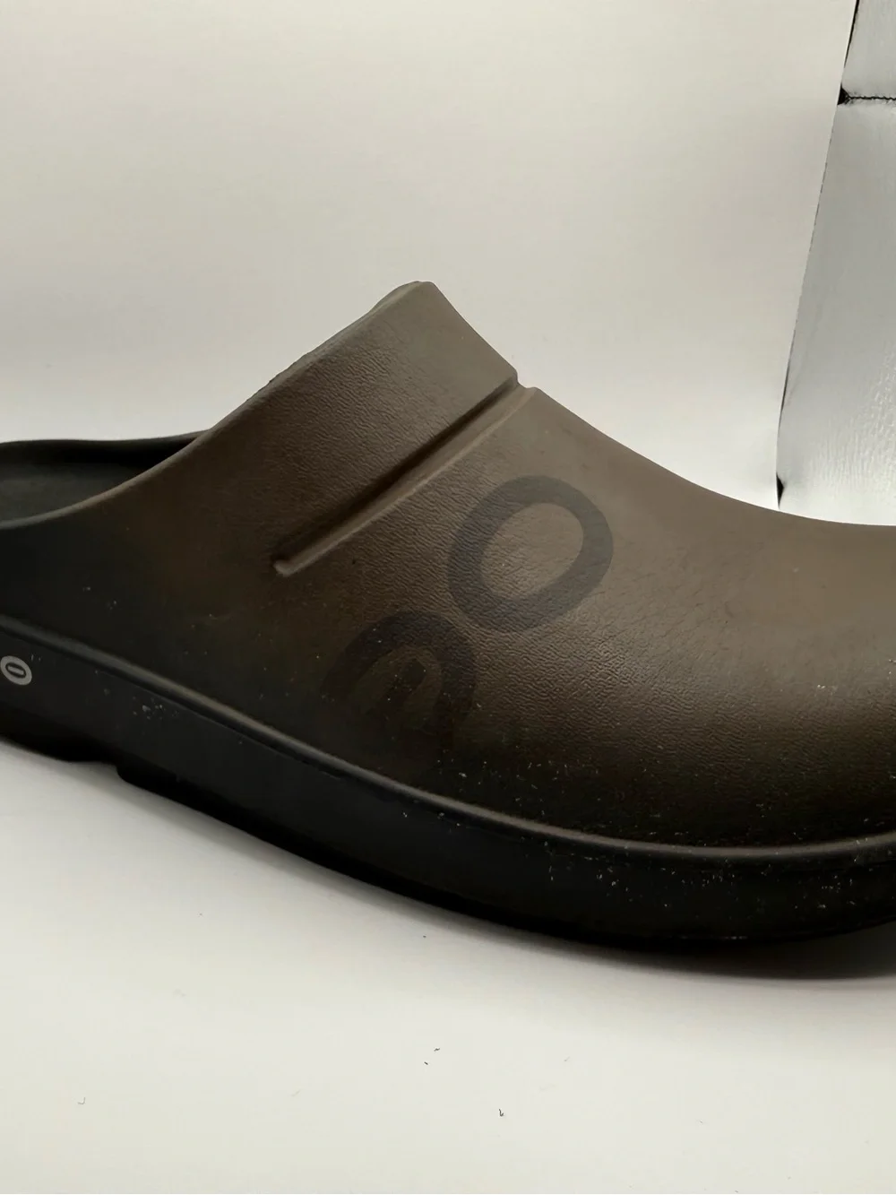 OOFOS easy slip